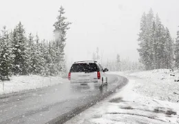 Pneus hiver ou chaînes : quel est le meilleur choix ?